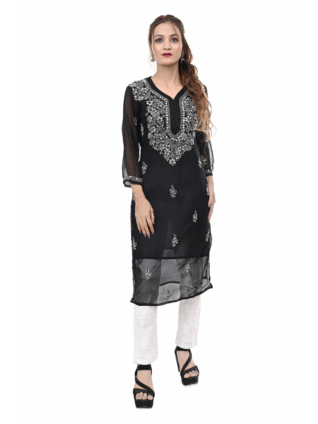 BEAUTY CHIKAN HANDICRAFTS Floral Embroidered Chikankari Georgette Straight Kurta