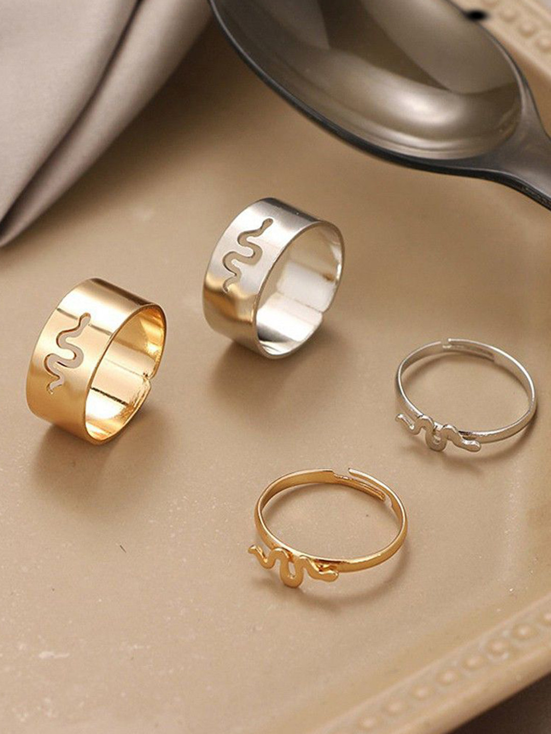DIVASTRI Set Of 2 Gold-Plated Heartbeat Matching Wrap Couple Finger Rings
