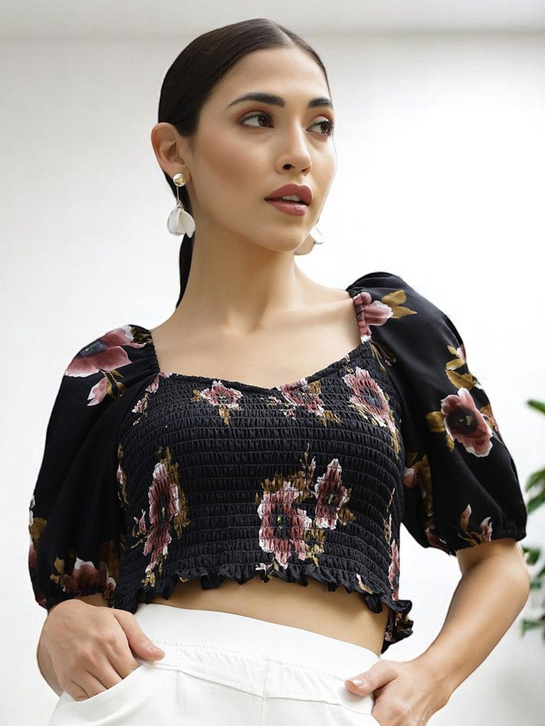 OOMPH! FACTOR Women Floral Print Sweetheart Neck Smocking Fitted Crop Top