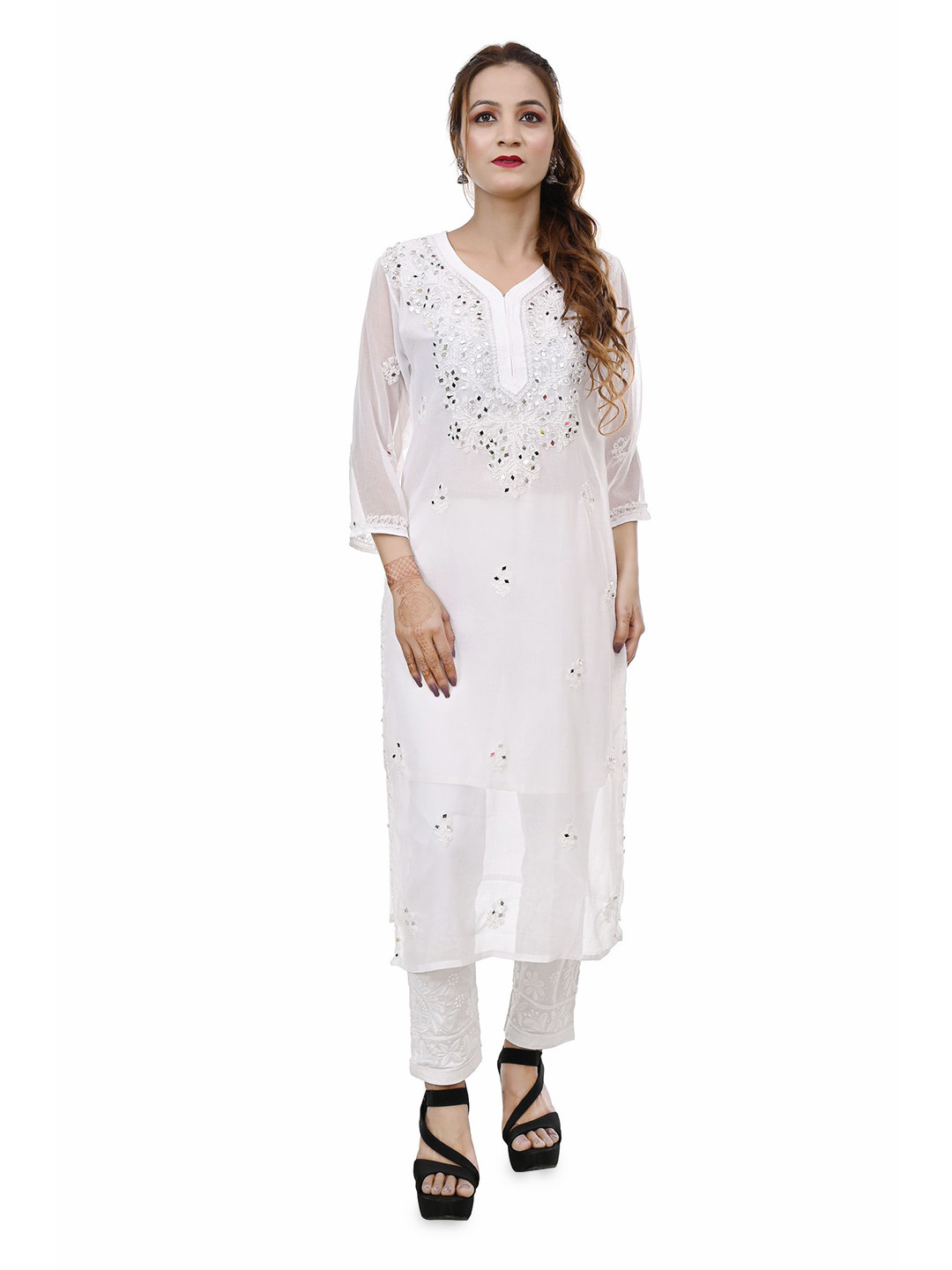 BEAUTY CHIKAN HANDICRAFTS Women Chikankari Mirror Work Straight Kurta With Inner