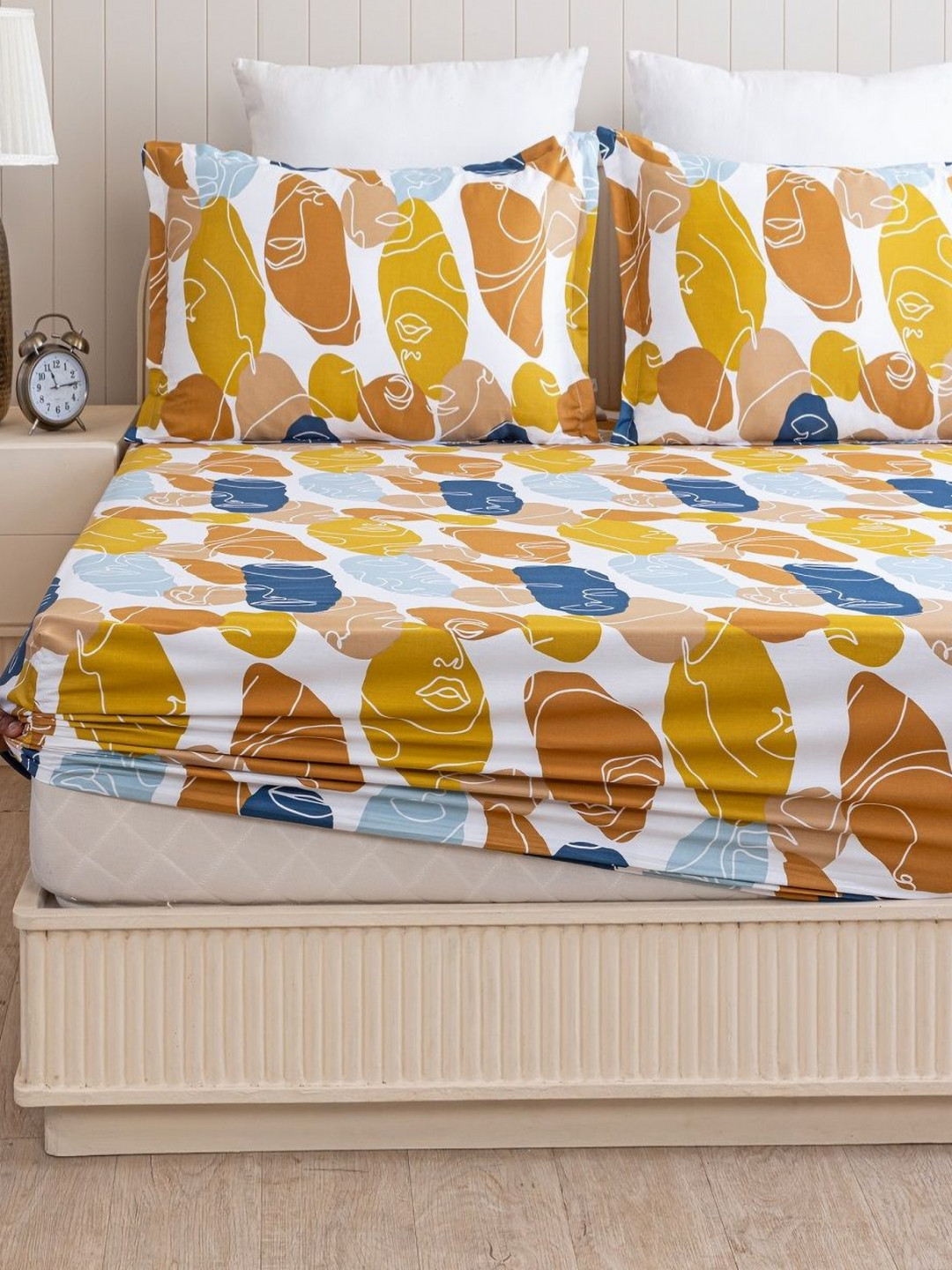 HOMEMONDE Faces Of Color White Abstract Cotton Anti-Microbial 210 TC Fitted Queen Fine Bedsheet with 2 Pillow Covers-78 x 78 inches