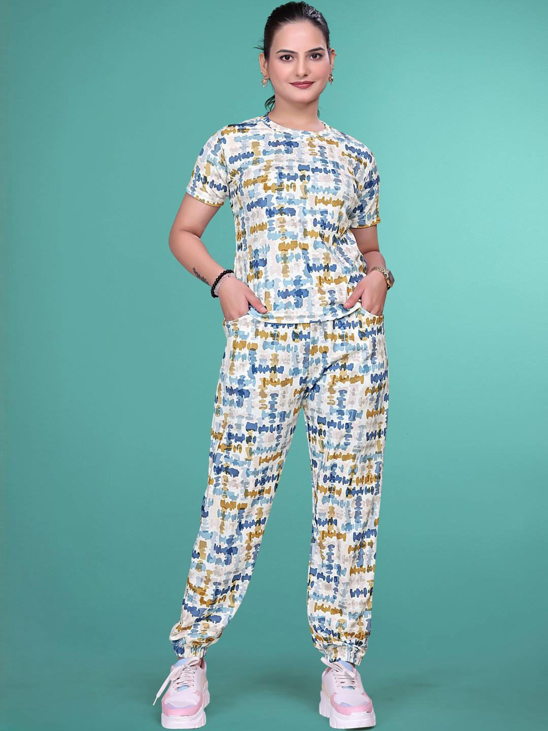 SAKARMAA Women Abstract Printed Track Suit