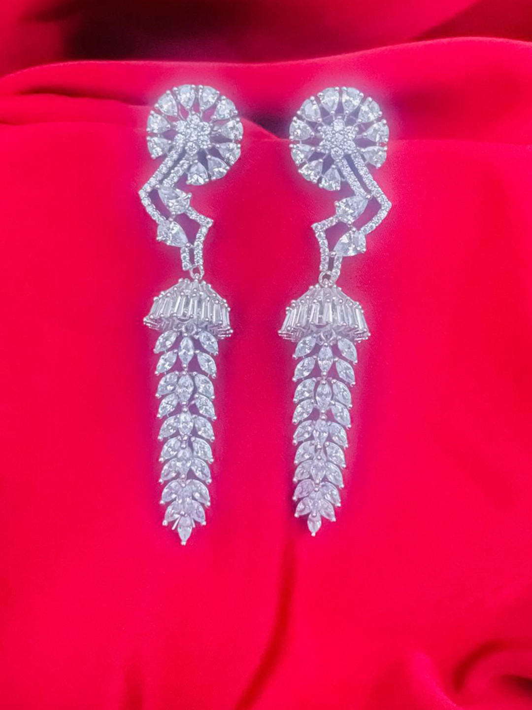 MONI LIFESTYLE Stunning Leaf Shaped Drop Earrings