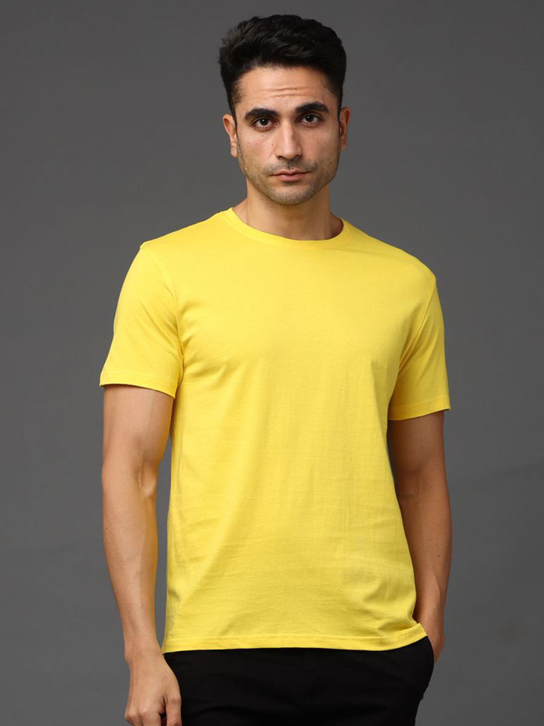 SHOWKEY Men Round Neck Cotton T-shirt