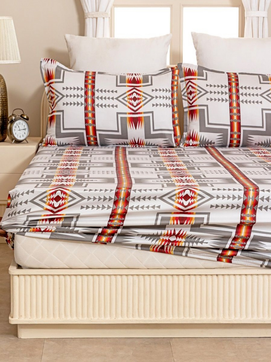 HOMEMONDE Nomadic Dreams White Geometric Cotton 210 TC Fitted Queen Fine Bedsheet with 2 Pillow Covers-72 x 72 inches