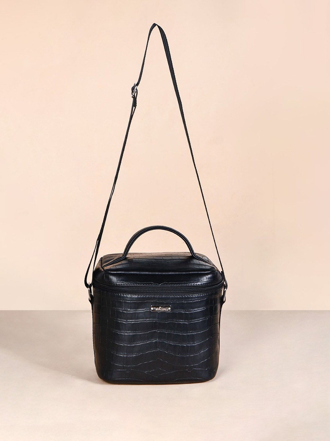 Nestasia Unisex Textured Classic Luxury Insulated Lunch Bag Black Travel Accessory