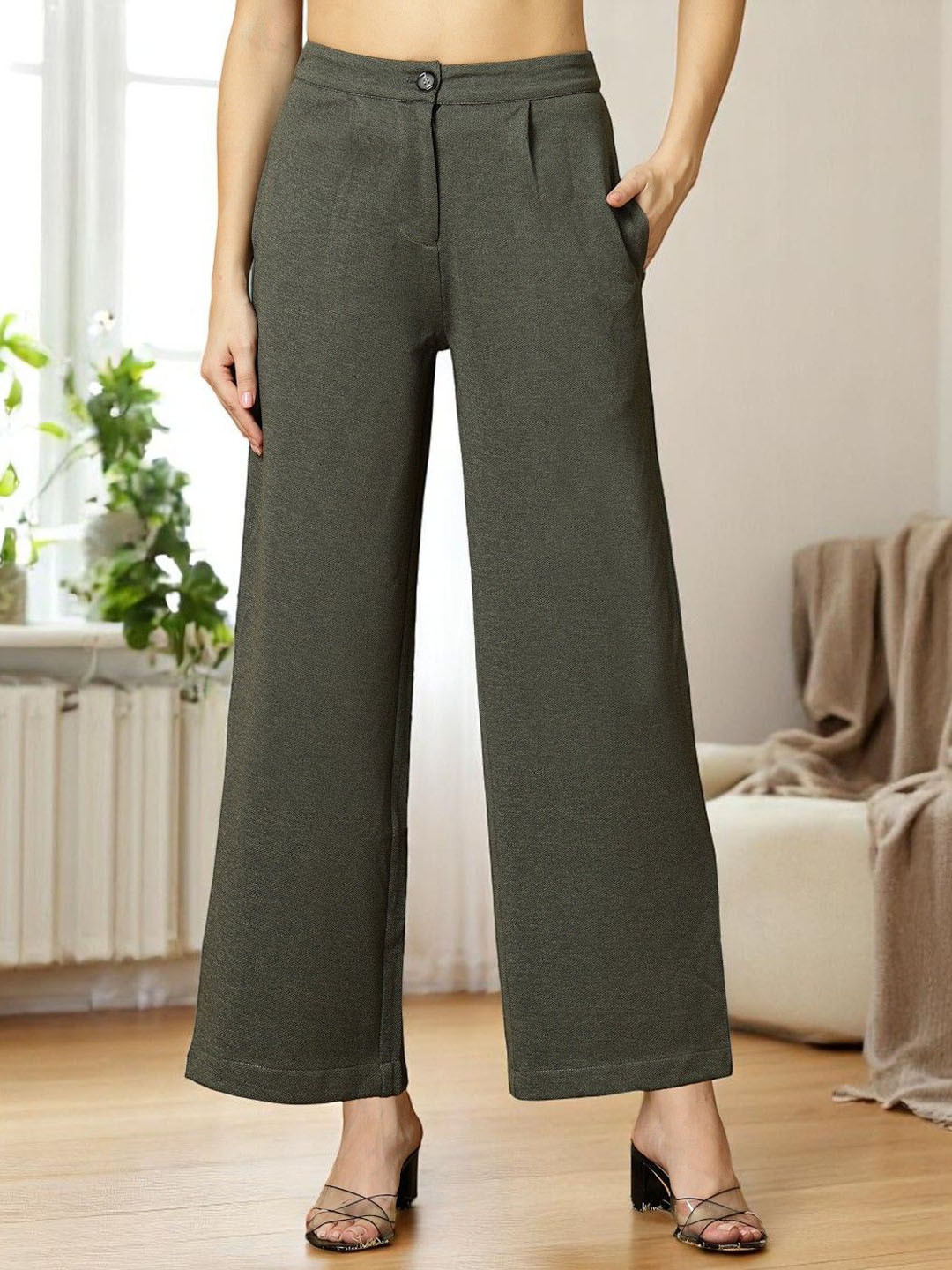 The Roadster Lifestyle Co. Women Relaxed Fit Mid-Rise Single Pleated Regular Trousers