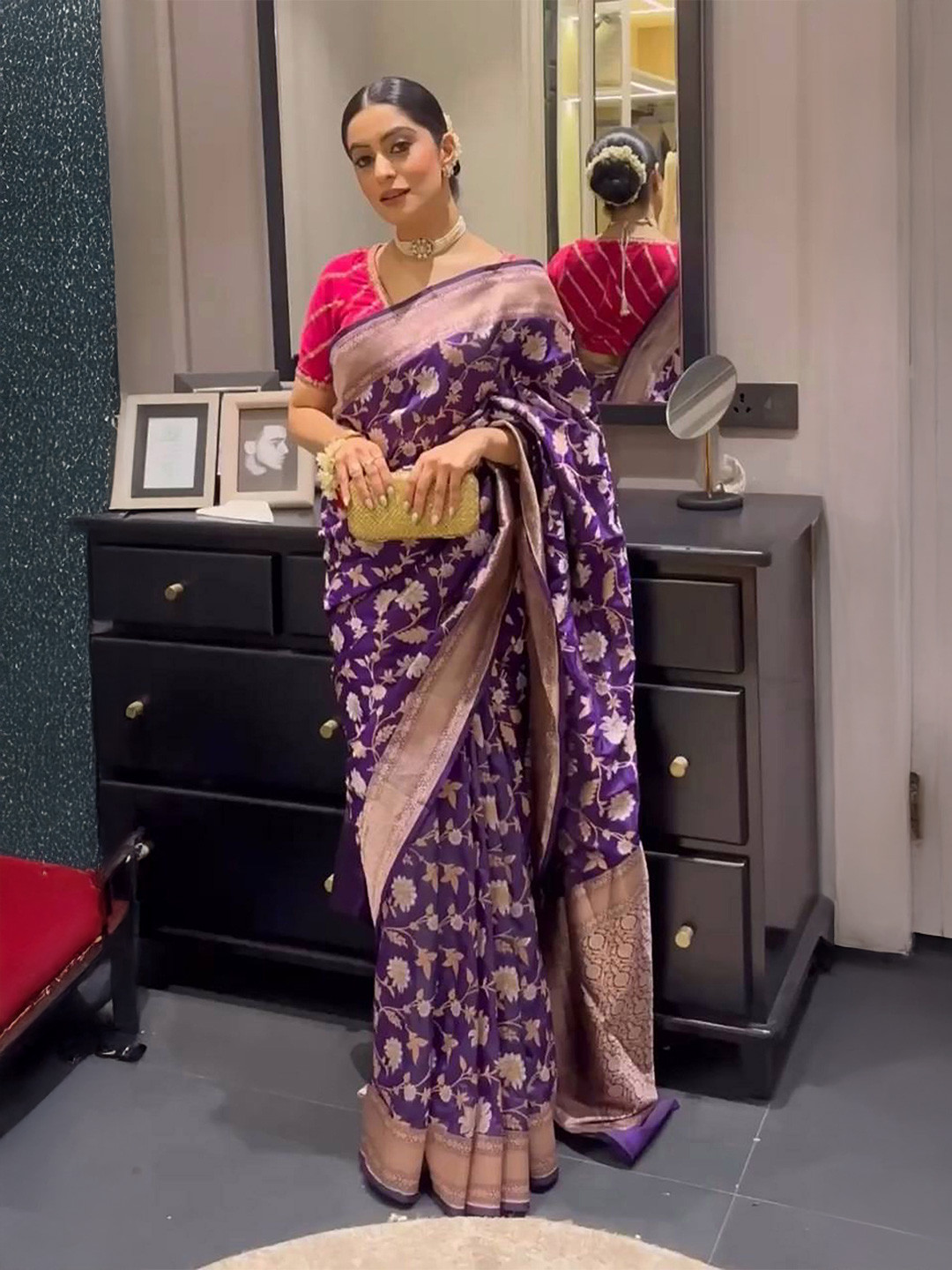 bigben textile Women Paisley Woven Design Zari Banarasi Saree