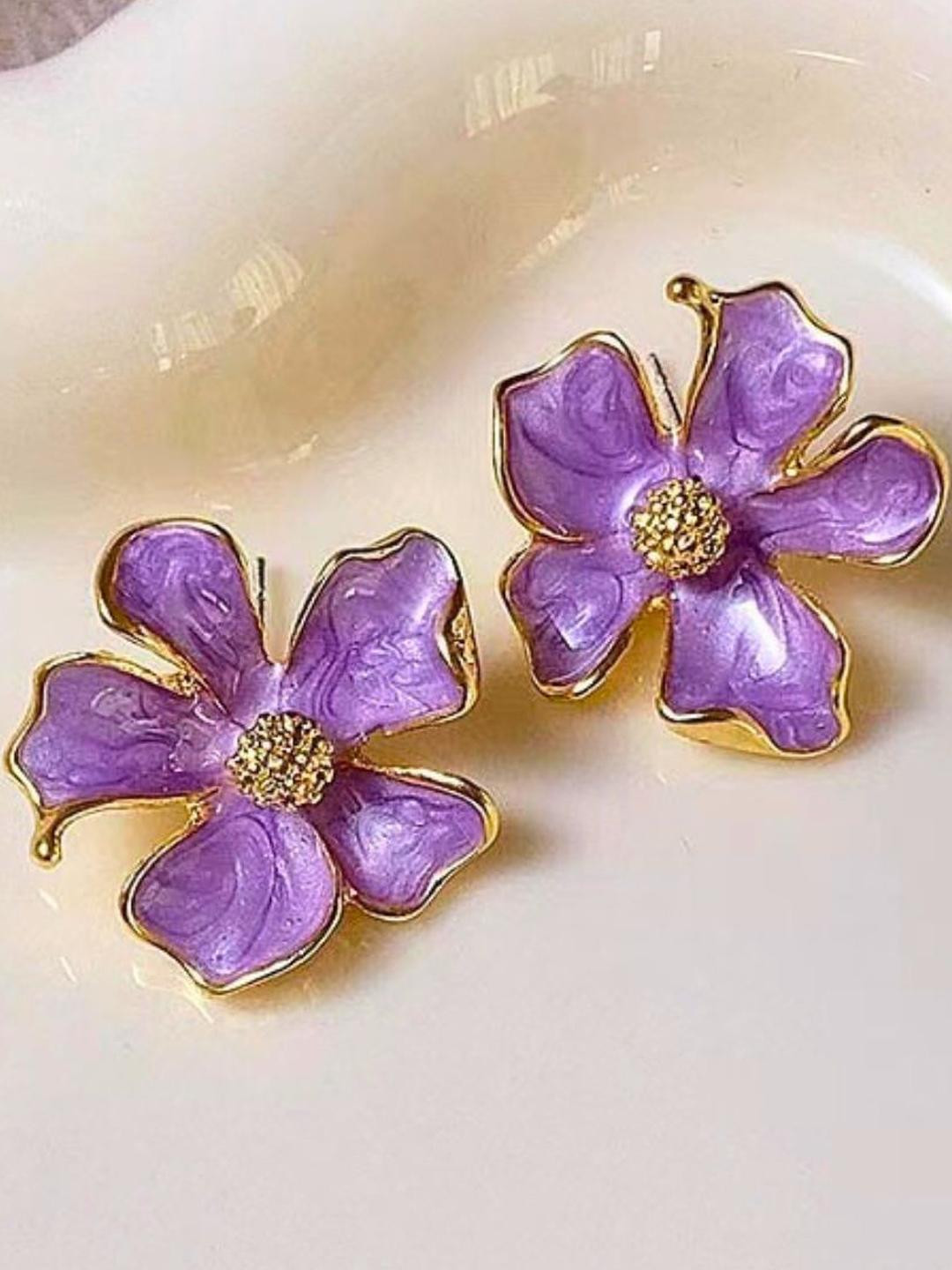 Tipsy closet Floral Studs Earrings