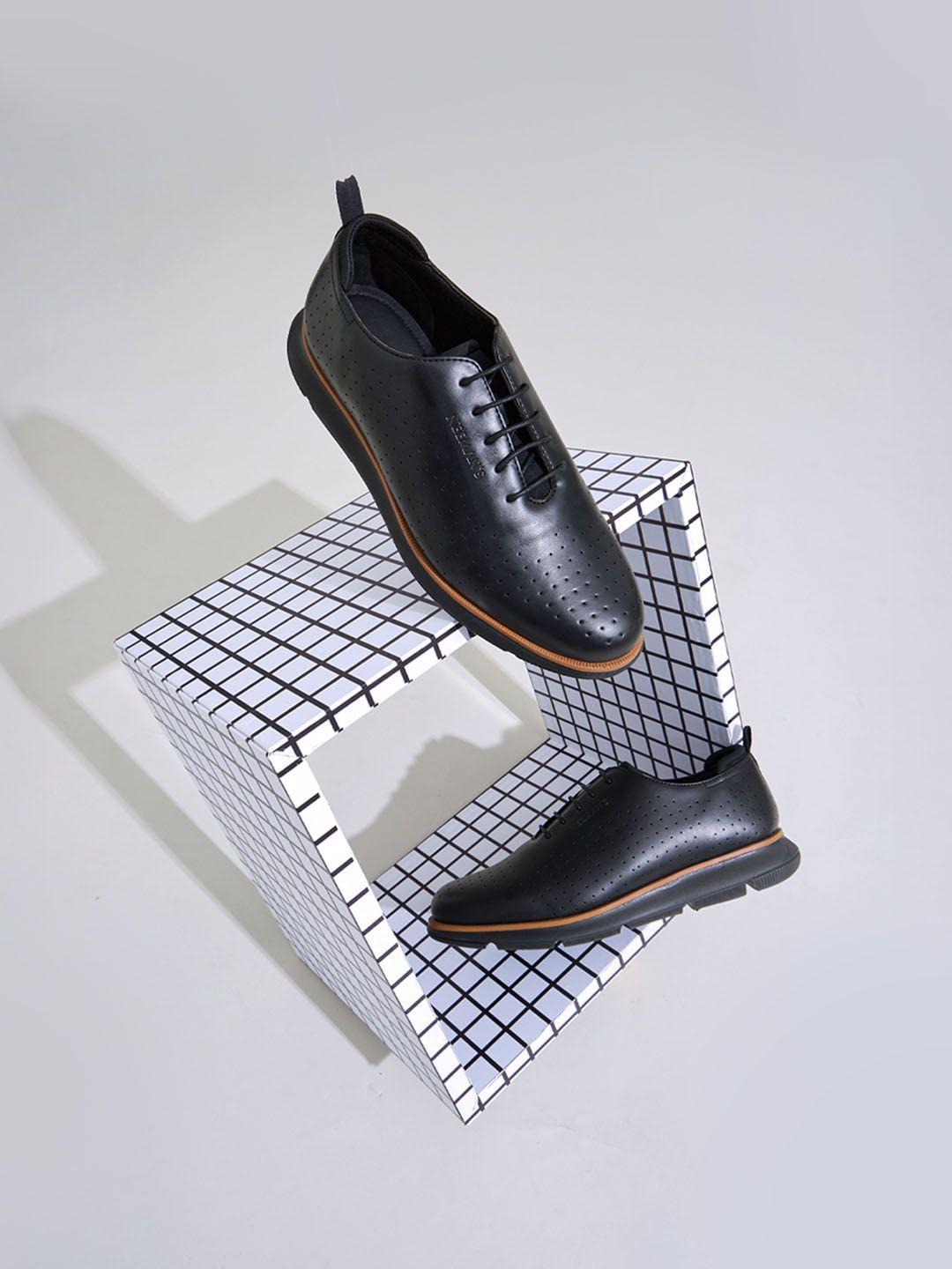 NEEMANS Men Flexy Brogues Woven Design Sneakers