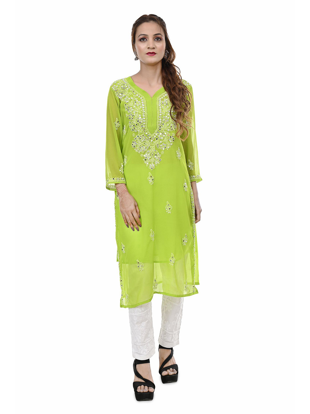 BEAUTY CHIKAN HANDICRAFTS Embroidered Straight Kurta With Inner