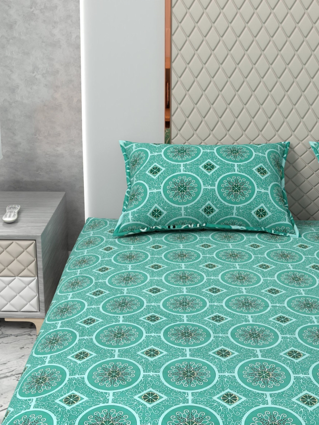 Star Weaves Green & White Ethnic Motifs Cotton 350 TC King Bedsheet Set 1.82 m x 1.82 m