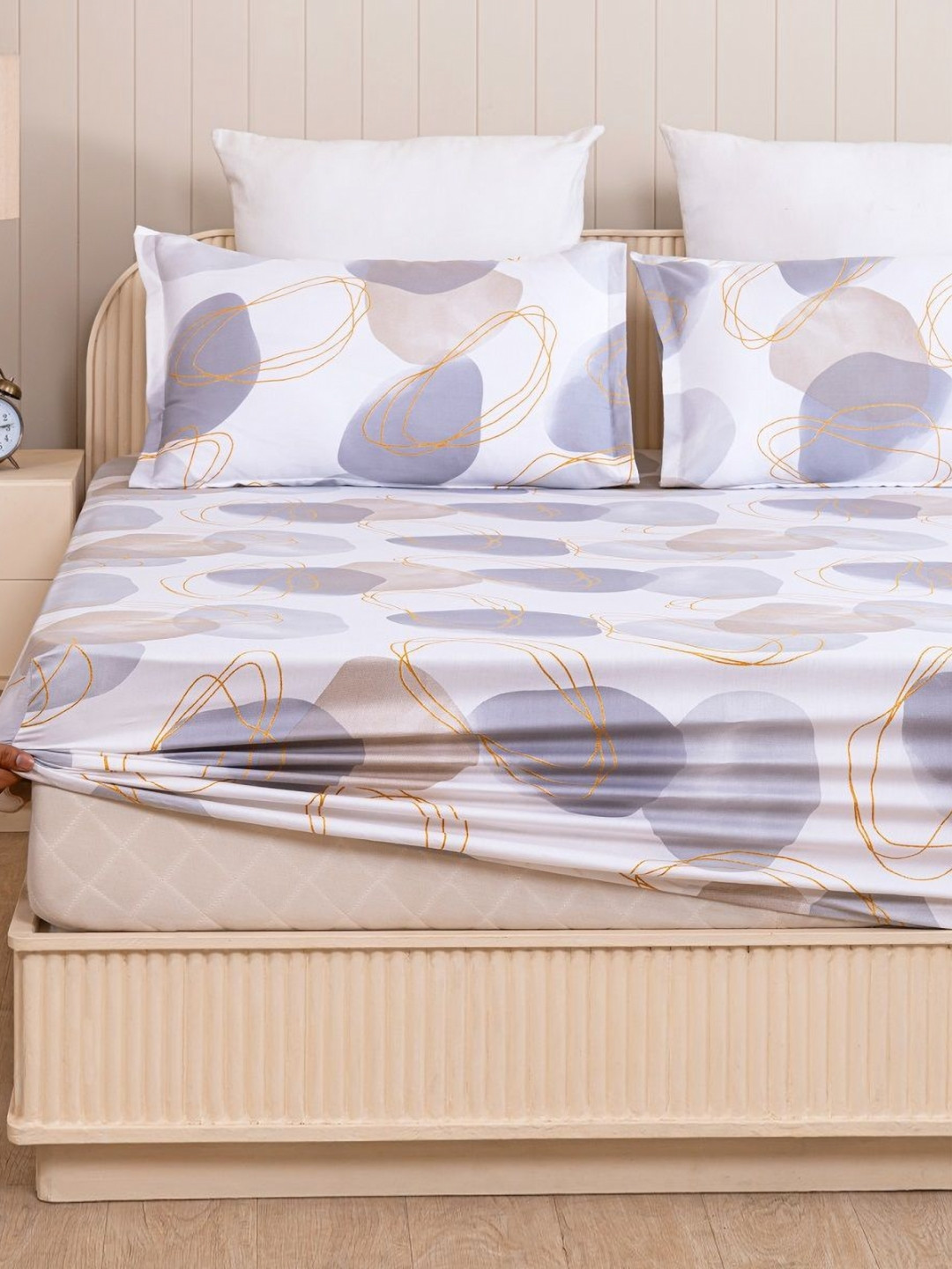 HOMEMONDE Spheres Of Serenity White Abstract Cotton 210 TC Fitted Queen Fine Bedsheet with 2 Pillow Covers-72 x 72 inches