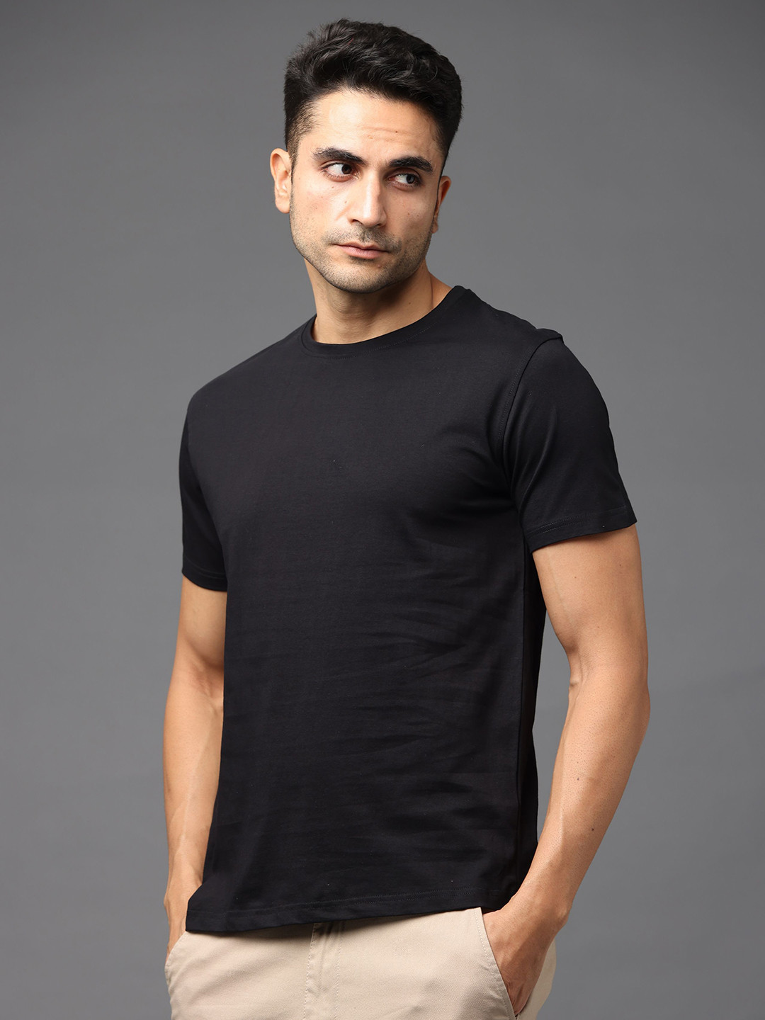 SHOWKEY Men Round Neck Cotton T-shirt