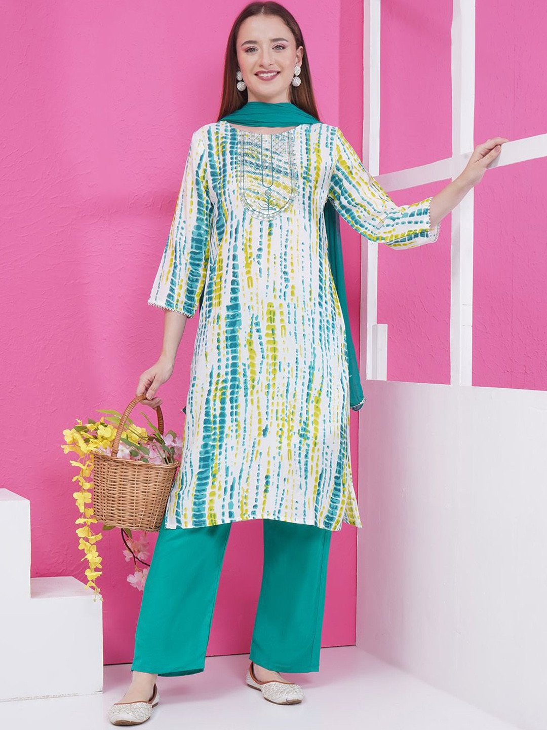 LABEL KASHI Dyed Straight Kurta With Palazzo & Dupatta