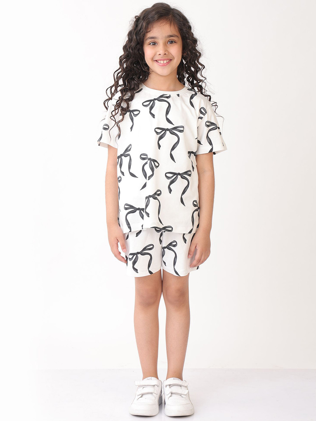 YK kids Girls Pretty Bow Printed Round Neck T-shirt Shorts Clothing Set