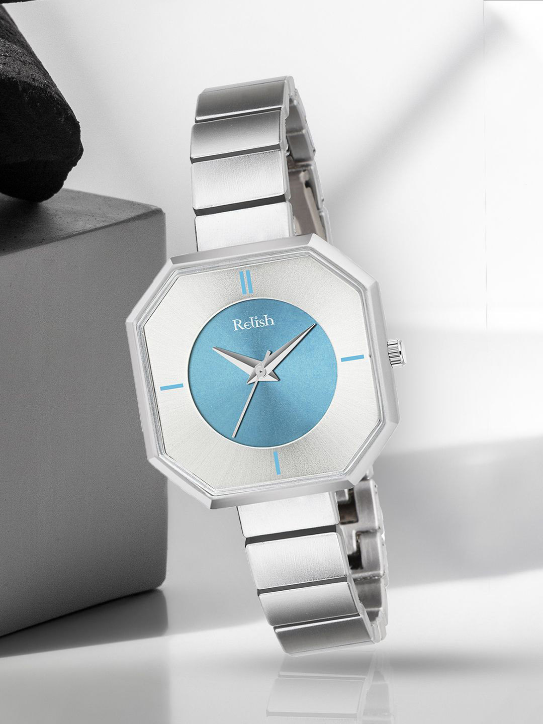 Relish Women Dial & Stainless Steel Straps Analogue Watch RE-LW6003