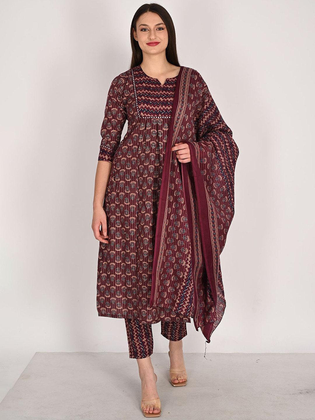 Merira Women Floral Printed Regular Kurti with Pyjamas & With Dupatta
