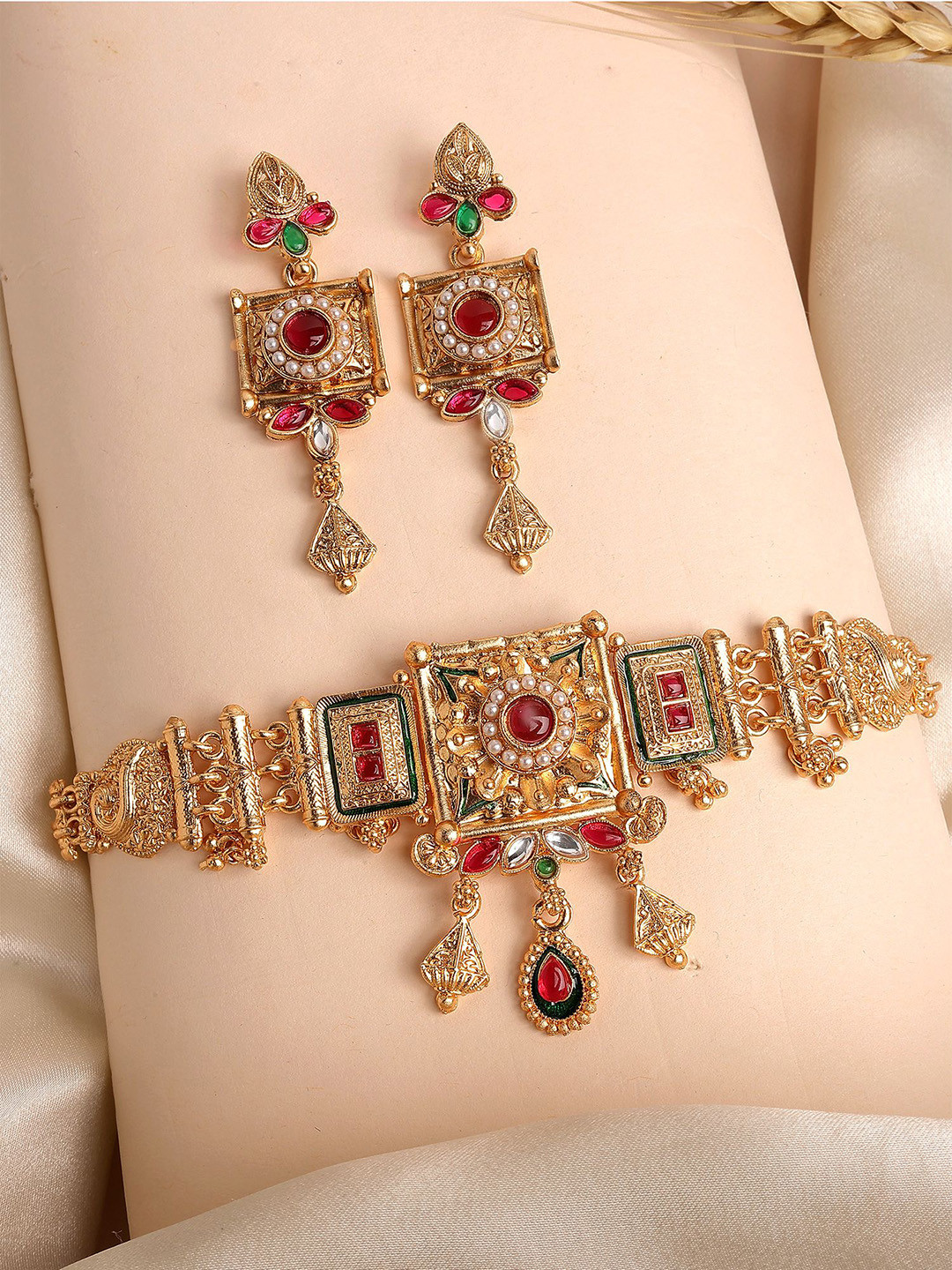 KARATCART Gold-Plated Elegant South Indian Inspired Temple Set With Kundan & Enamel