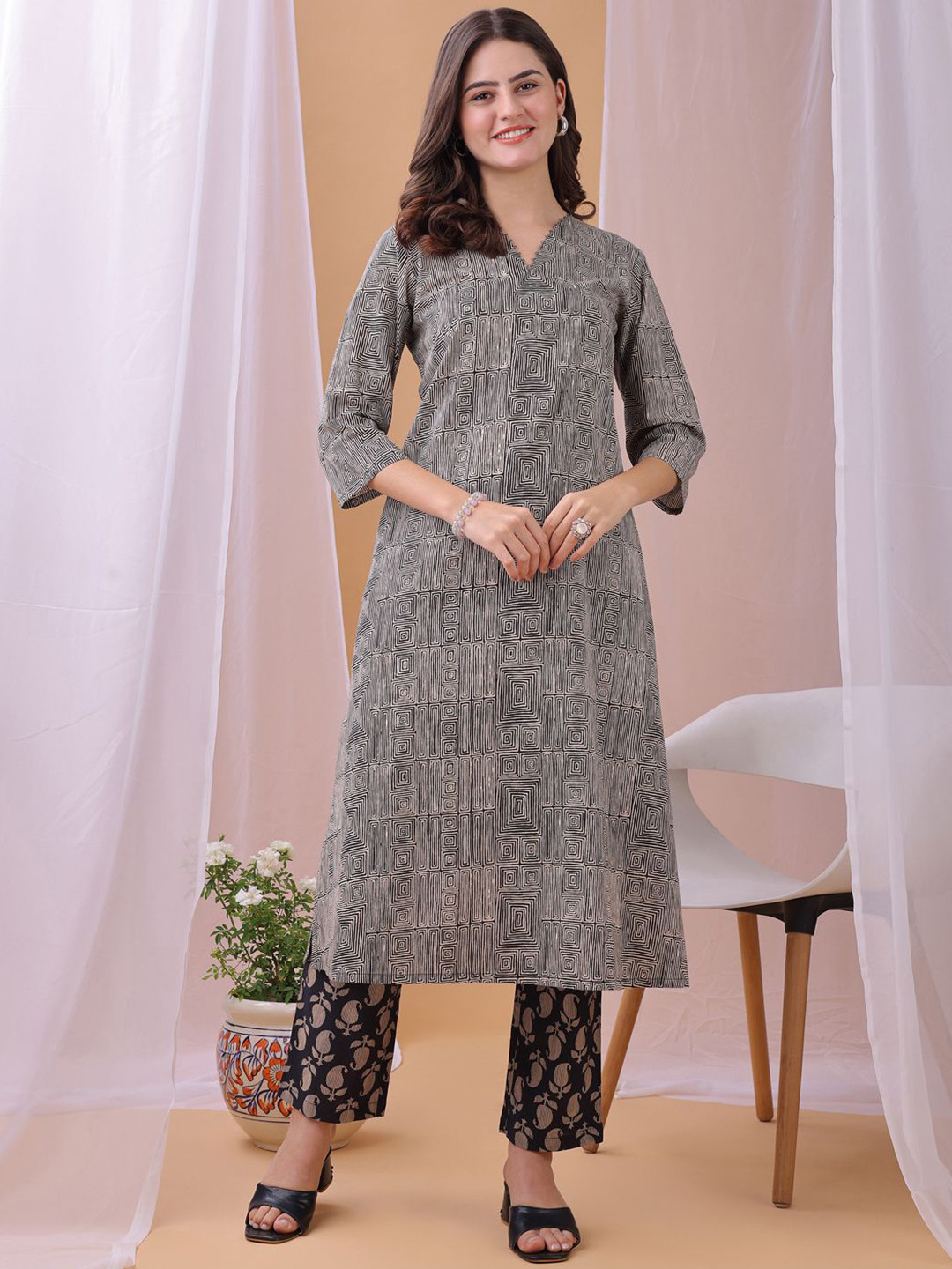 DIVASTRI Gemoetric Printed V-Neck A-Line Pure Cotton Kurta With Trousers