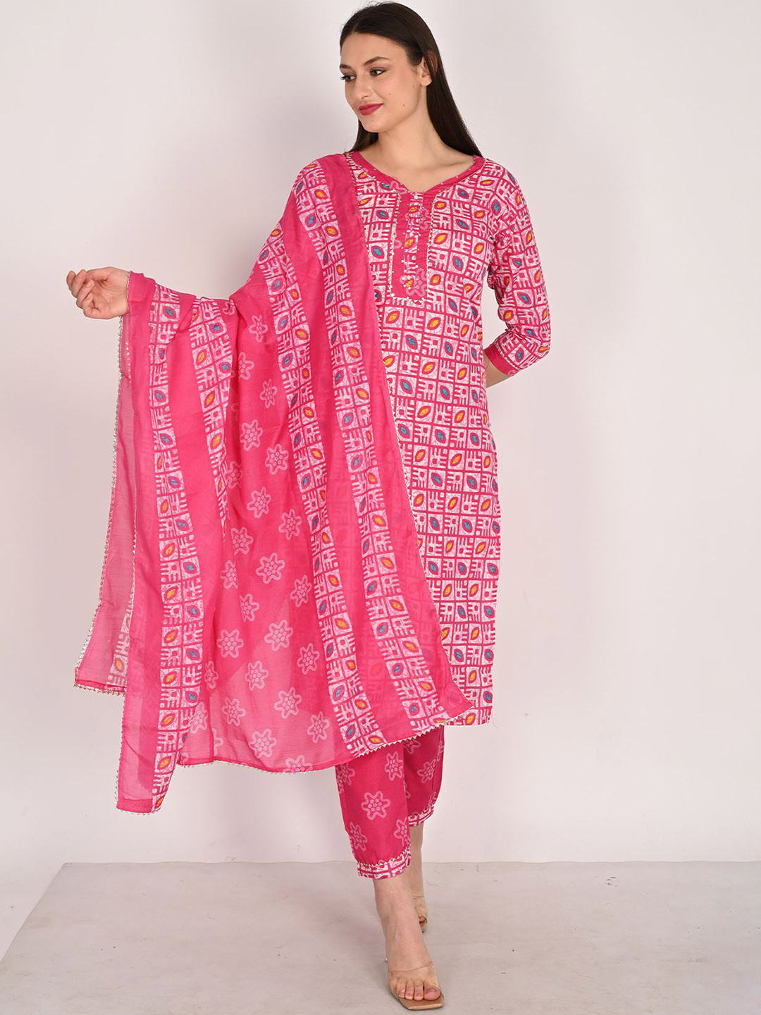 Merira Women Floral Printed Regular Kurti with Pyjamas & With Dupatta
