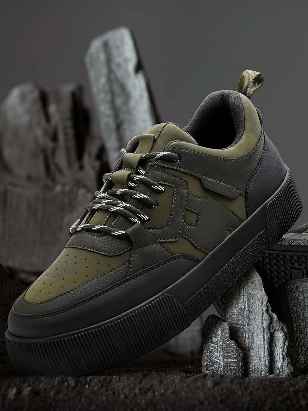 Bewakoof Men Black & Green Camoflauge Low-Top Sneakers