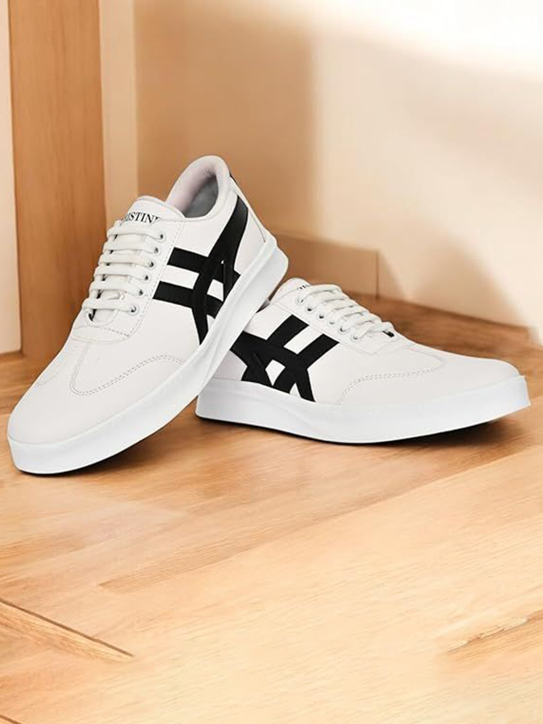 Eristine Men Striped Sneakers