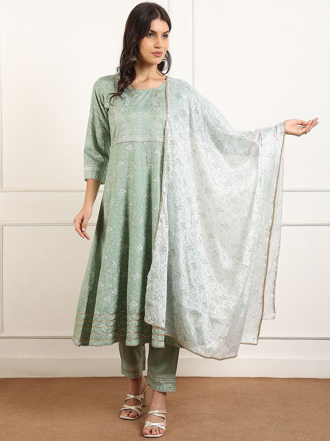 MORDEN MUSE Women Floral Printed Panelled Kurta with Trousers & With Dupatta