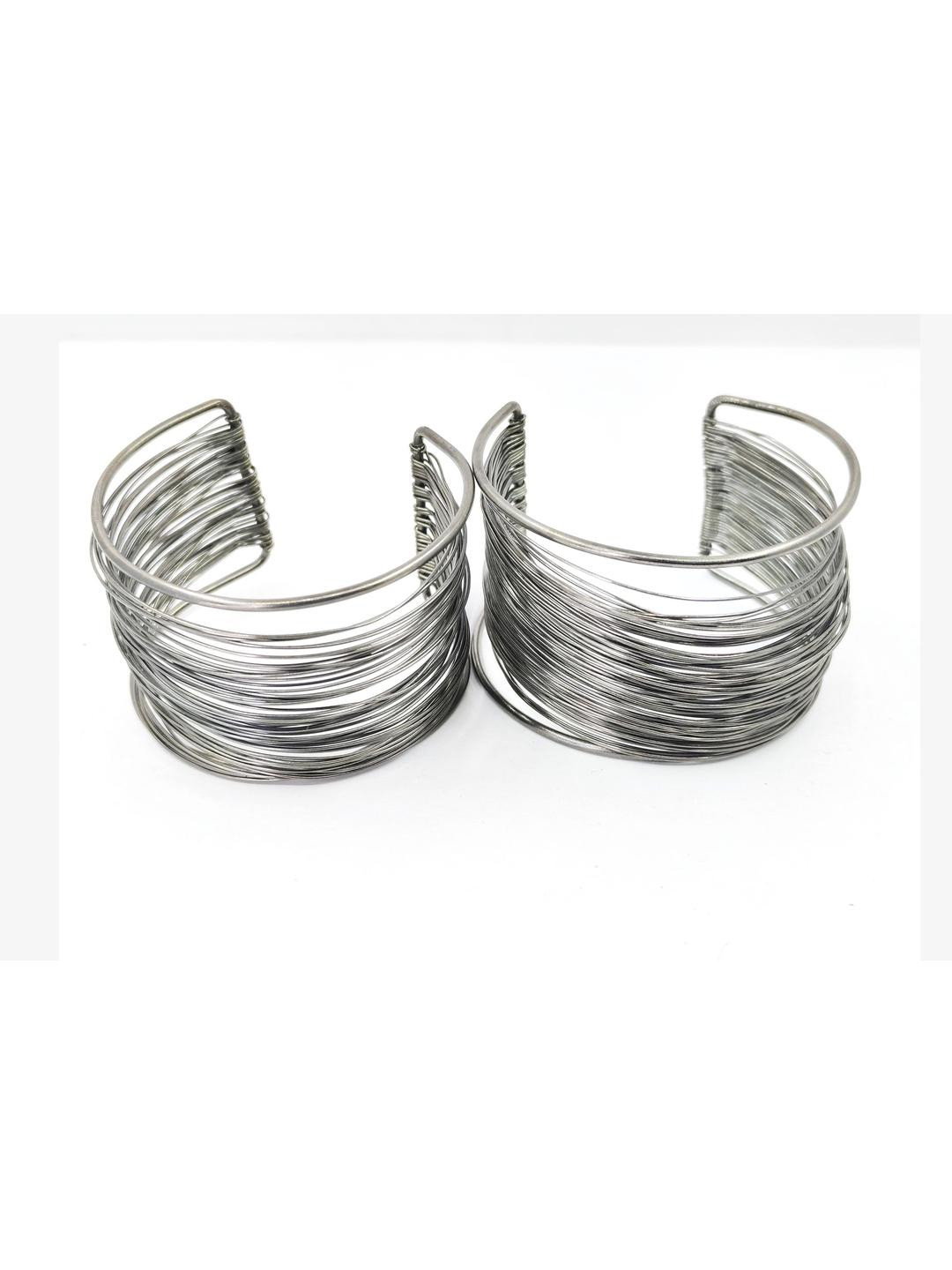 NAVJAI Black Brass Bangle