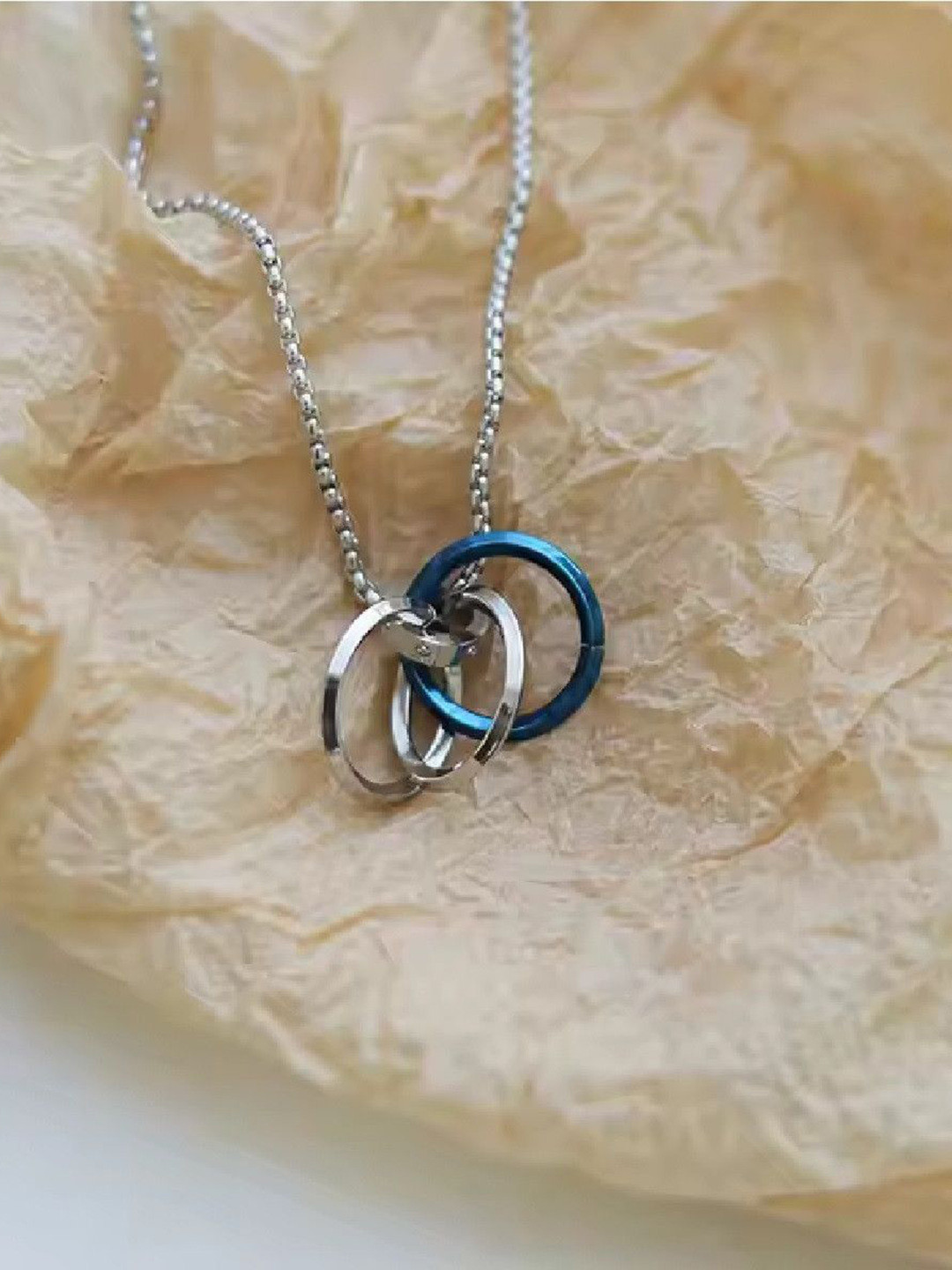 Crazy Fashion Adults Circular Triple Ring Pendant With Chain