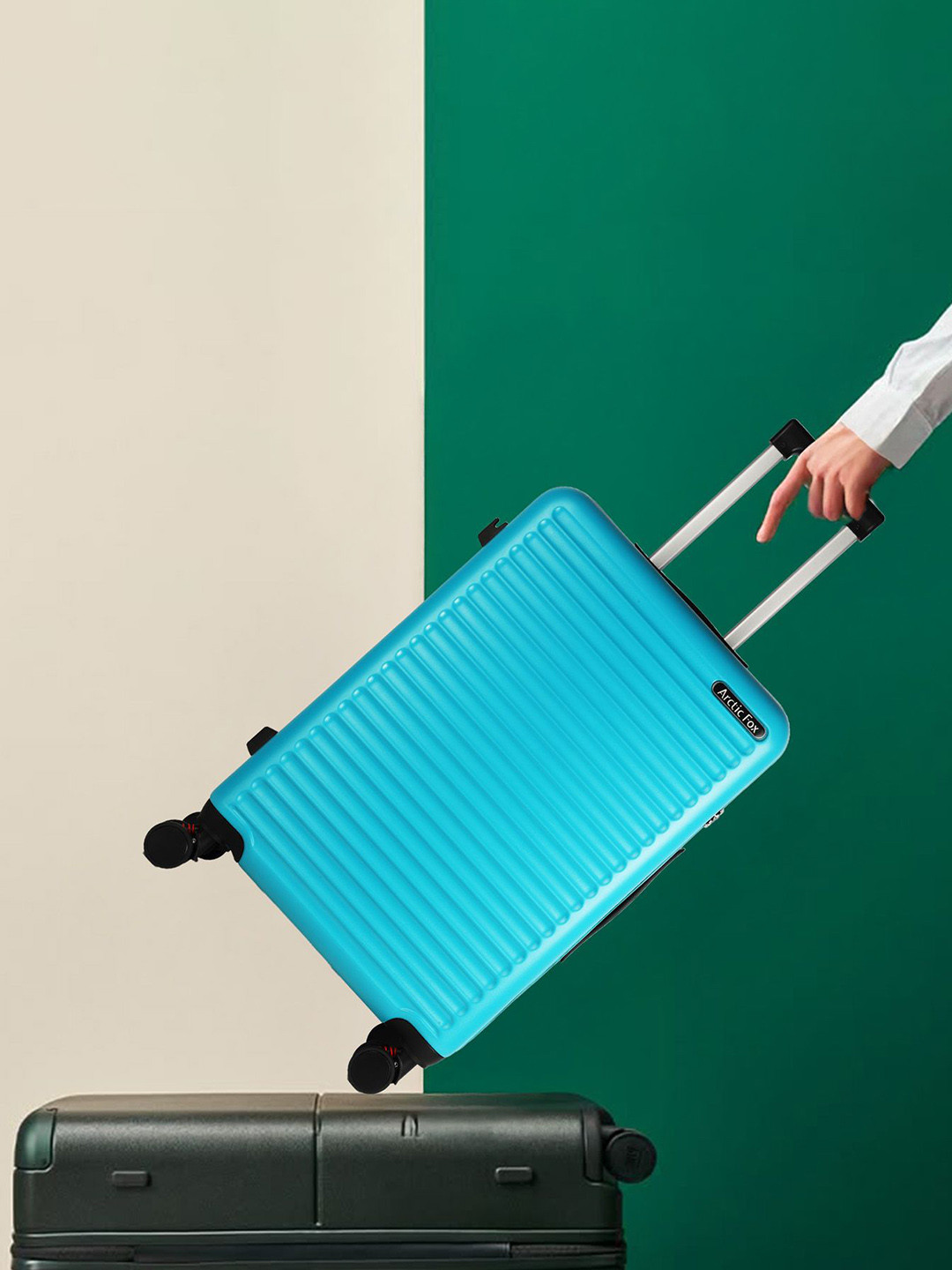 Arctic Fox Set Of 3 Textured Hard-Sided Trolley Suitcase