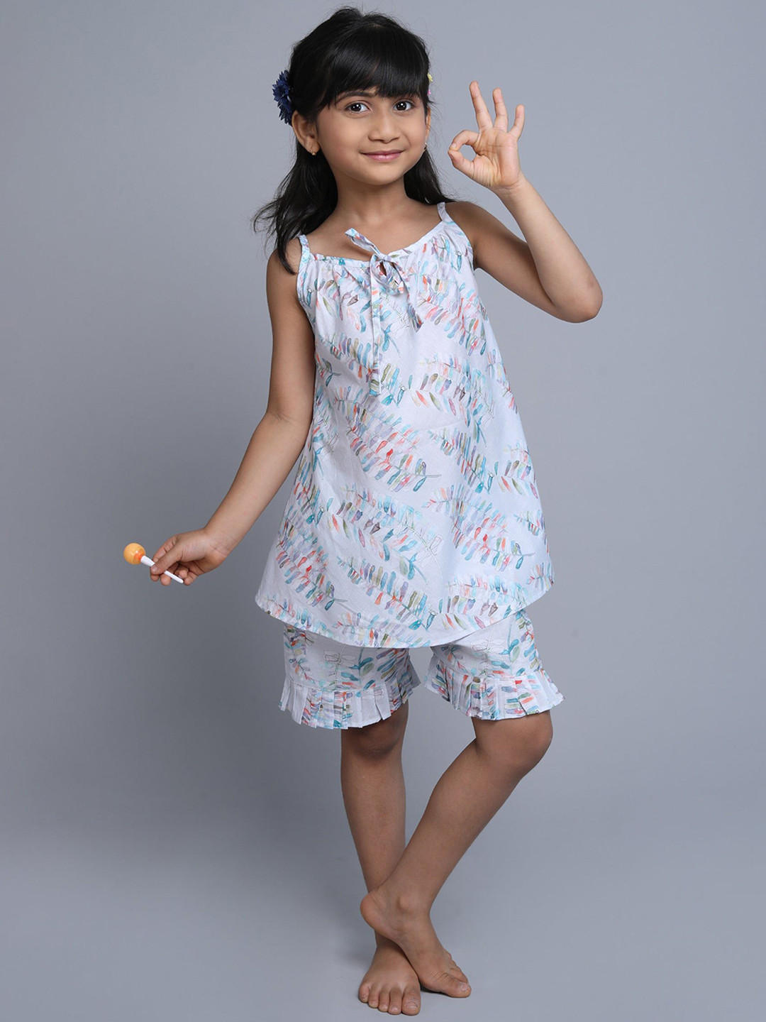 Little Clothings Girls Cotton Leaf Print Night suits