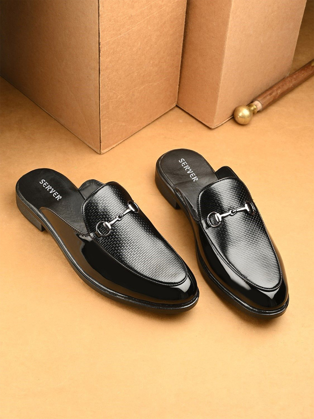 SERVER Men Textured Round Toe Mules