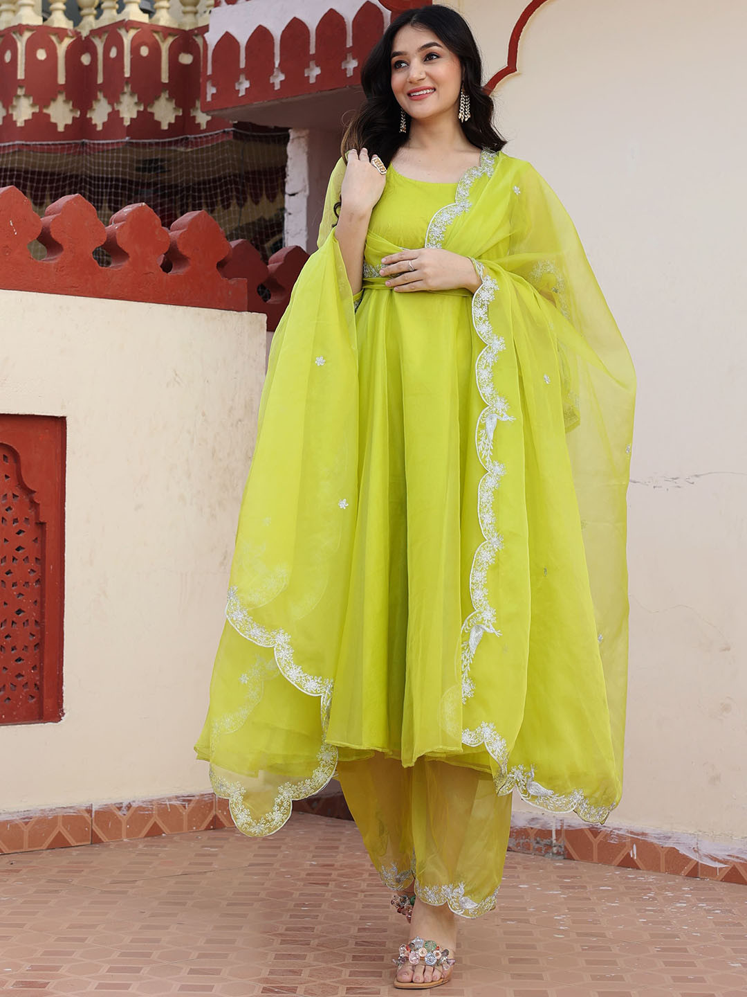Bannhi by Priyanka Rathore  Women Solid Kurta with Trousers & Dupatta