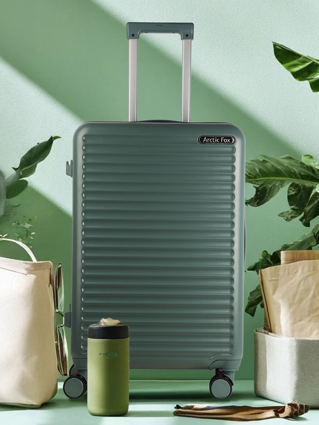 Arctic Fox Hard-Sided Rooster Medium Trolley Suitcase