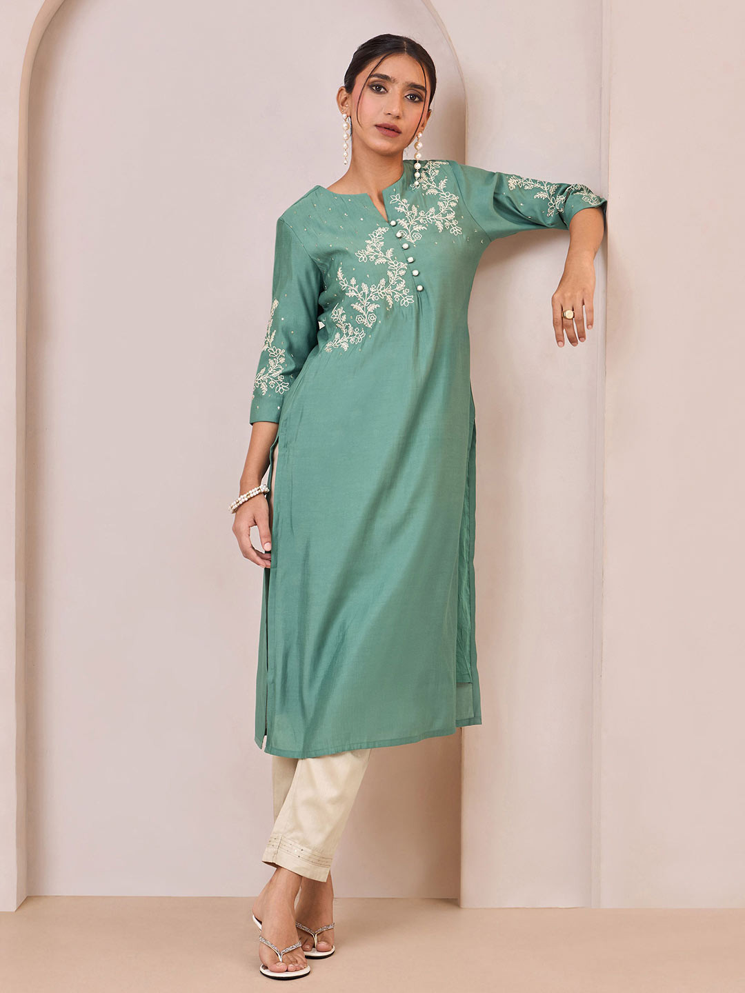 Visma Women Floral Round Neck Straight Kurta