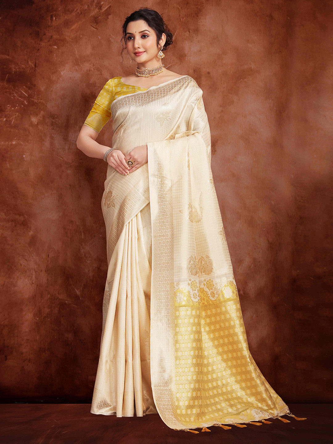 Rare Bello Checked Woven Design Rich Pallu And Latkan Saree with Blouse Piece