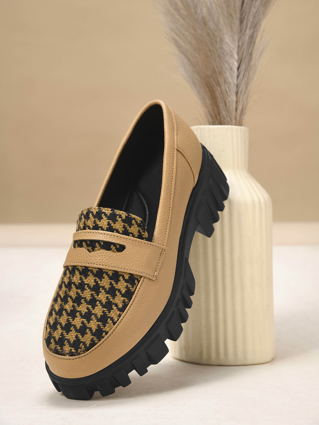 Froh Feet Women Synthetic Round Toe Loafers Casual Shoe
