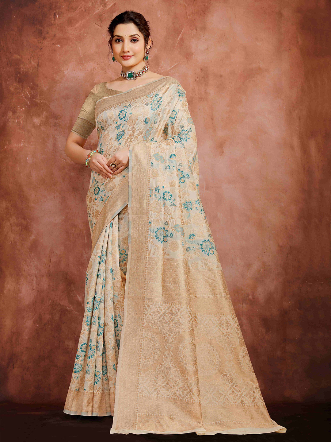 Rare Bello Floral Woven Design Saree With Blouse Piece