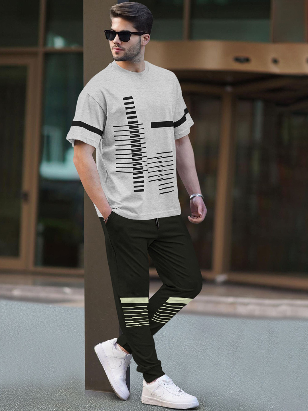 TRIPR Printed T-Shirt With Joggers Co-Ords