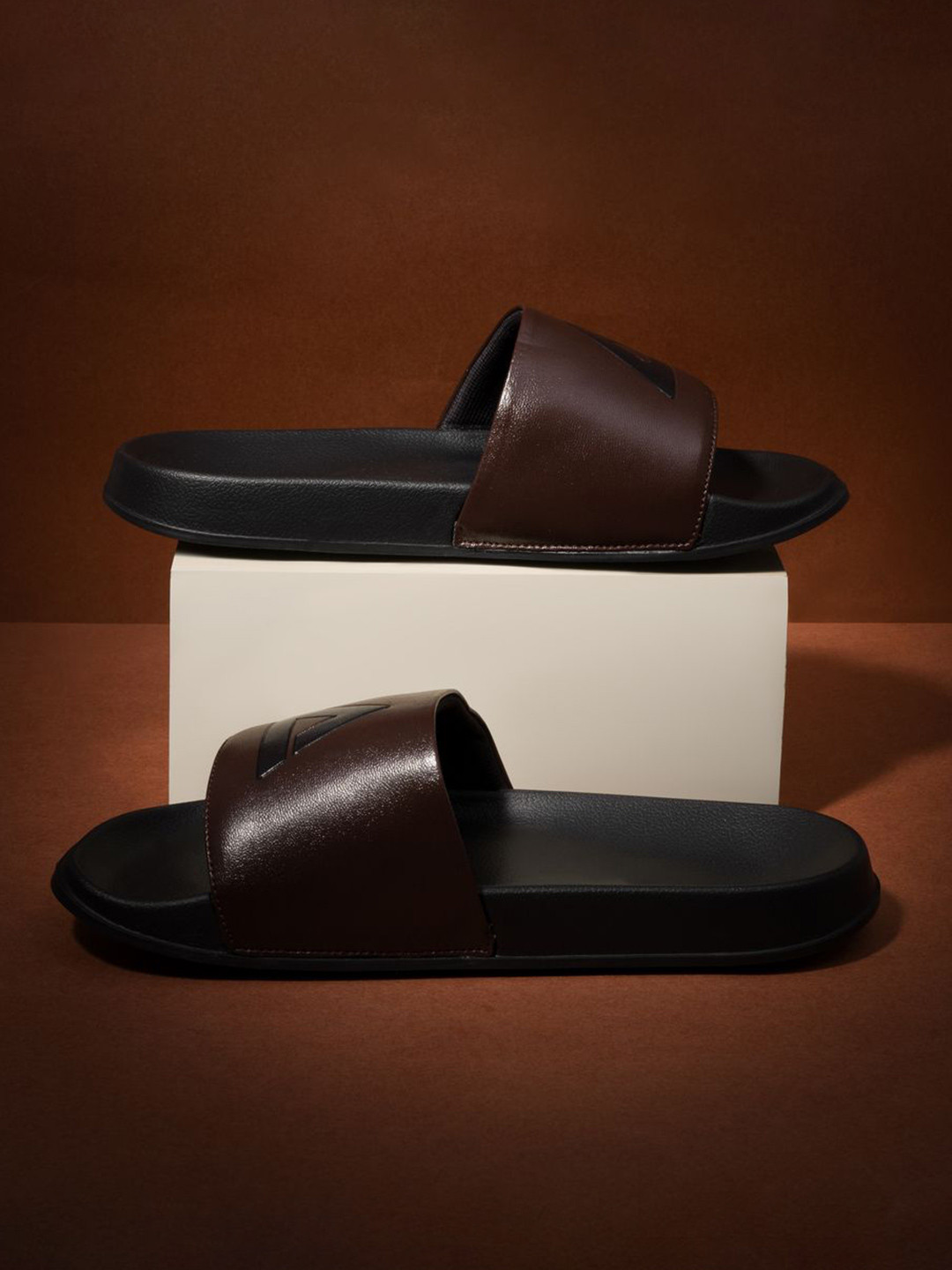 ARVAN Men Solid Casual Sliders