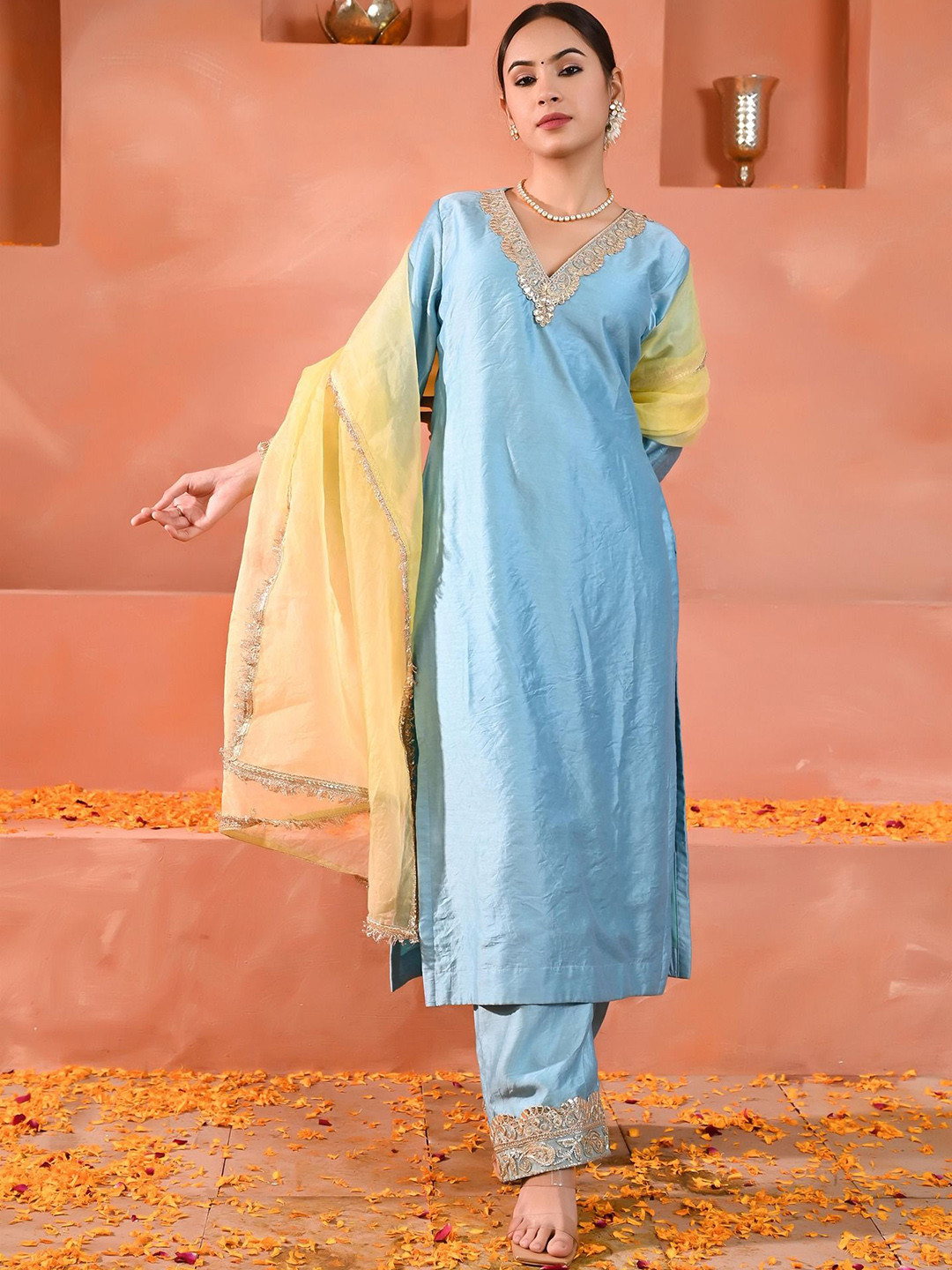 ANISH BY AHINSA Women Floral Embroidered Kurta with Trousers & Dupatta