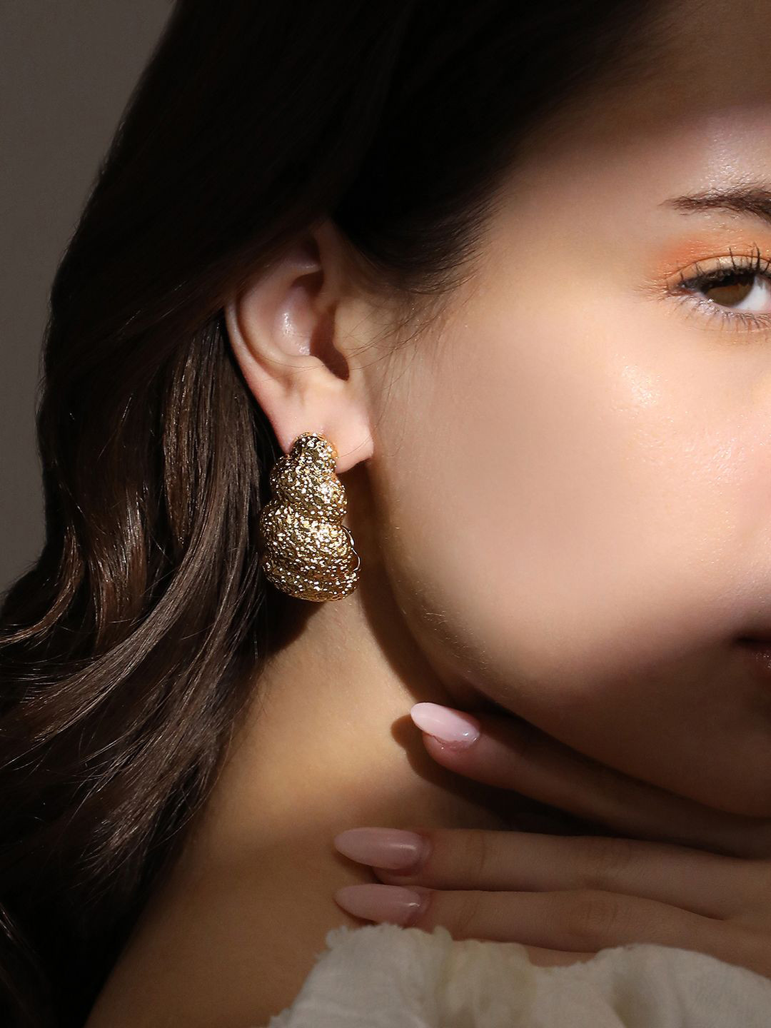 SOHI Chunky Set Of 2 Gold-Plated Contemporary Hoop Earrings