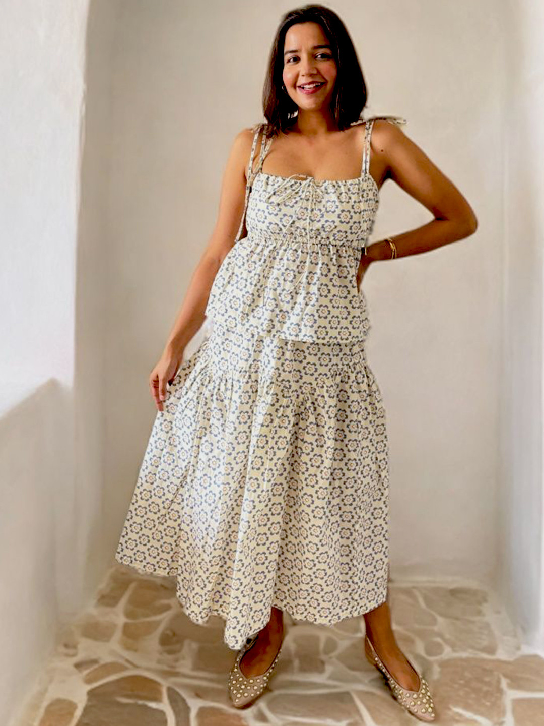 Label Tanvee Flower Printed Shoulder Strap Top With Skirt Co-Ords