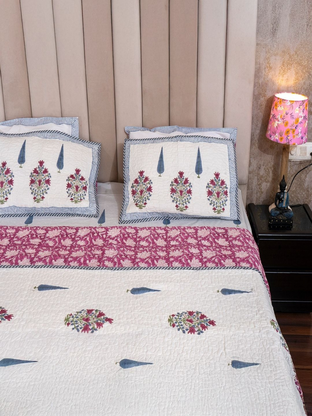 Hawamahal White & Blue Floral Printed 350 TC Cotton King Bedsheet Set 2.75 m x 2.75 m