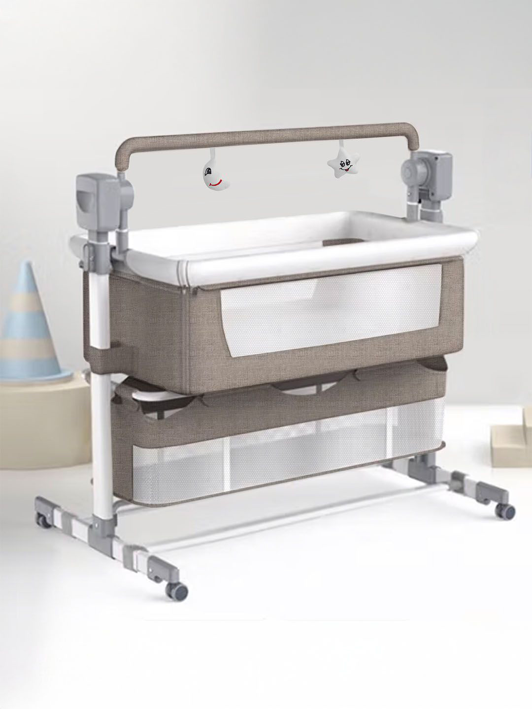 StarAndDaisy Electric Baby Cradle With Tilt Mode Rocking Mosquito Net & Swivel Wheels