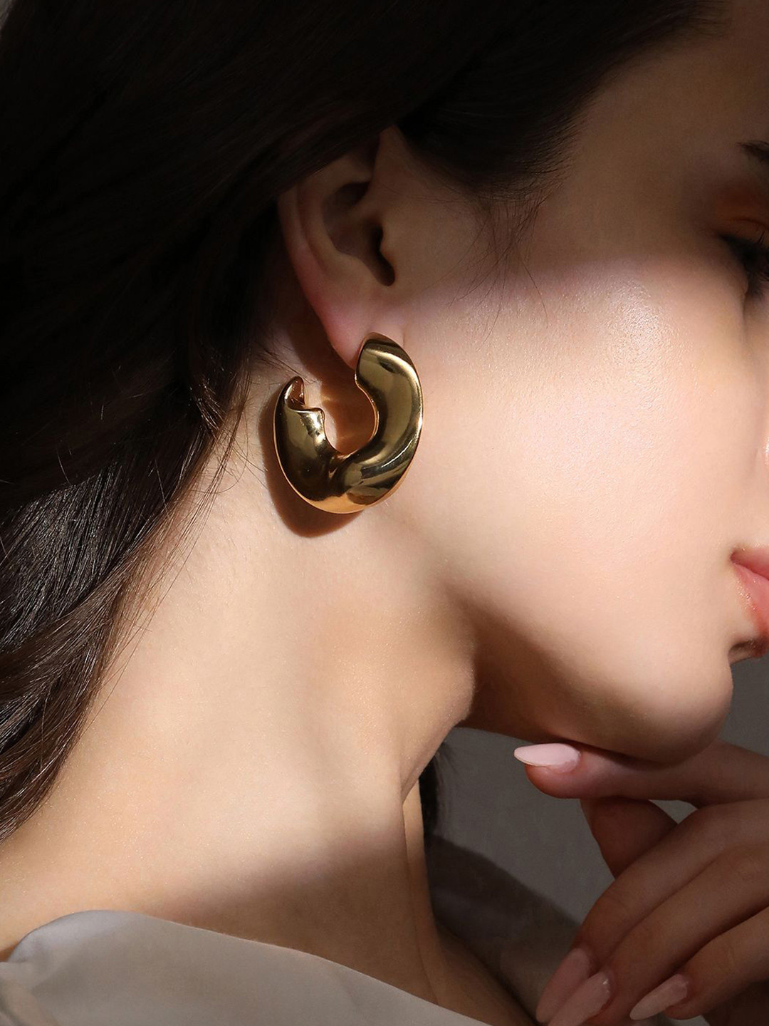 SOHI Set Of 2 Gold-Plated Circular & Heart Shaped Simplicity Studs & Hoop Earrings