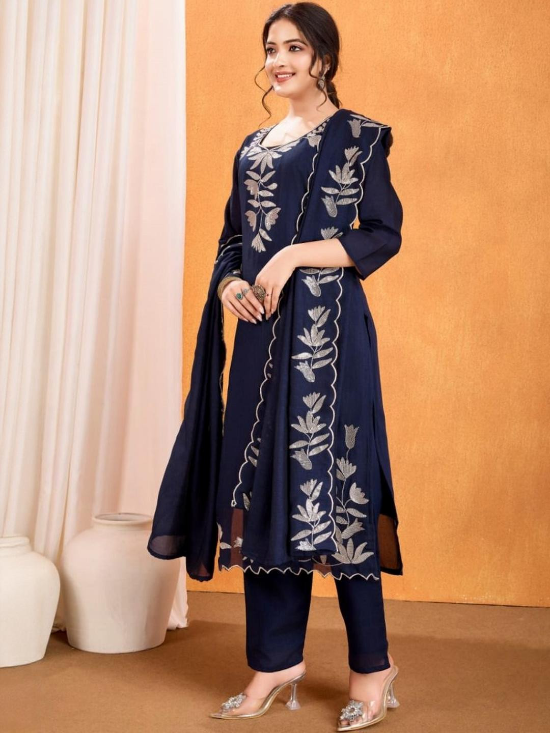 Garbista Women Floral Embroidered Regular Thread Work Kurta with Trousers & With Dupatta