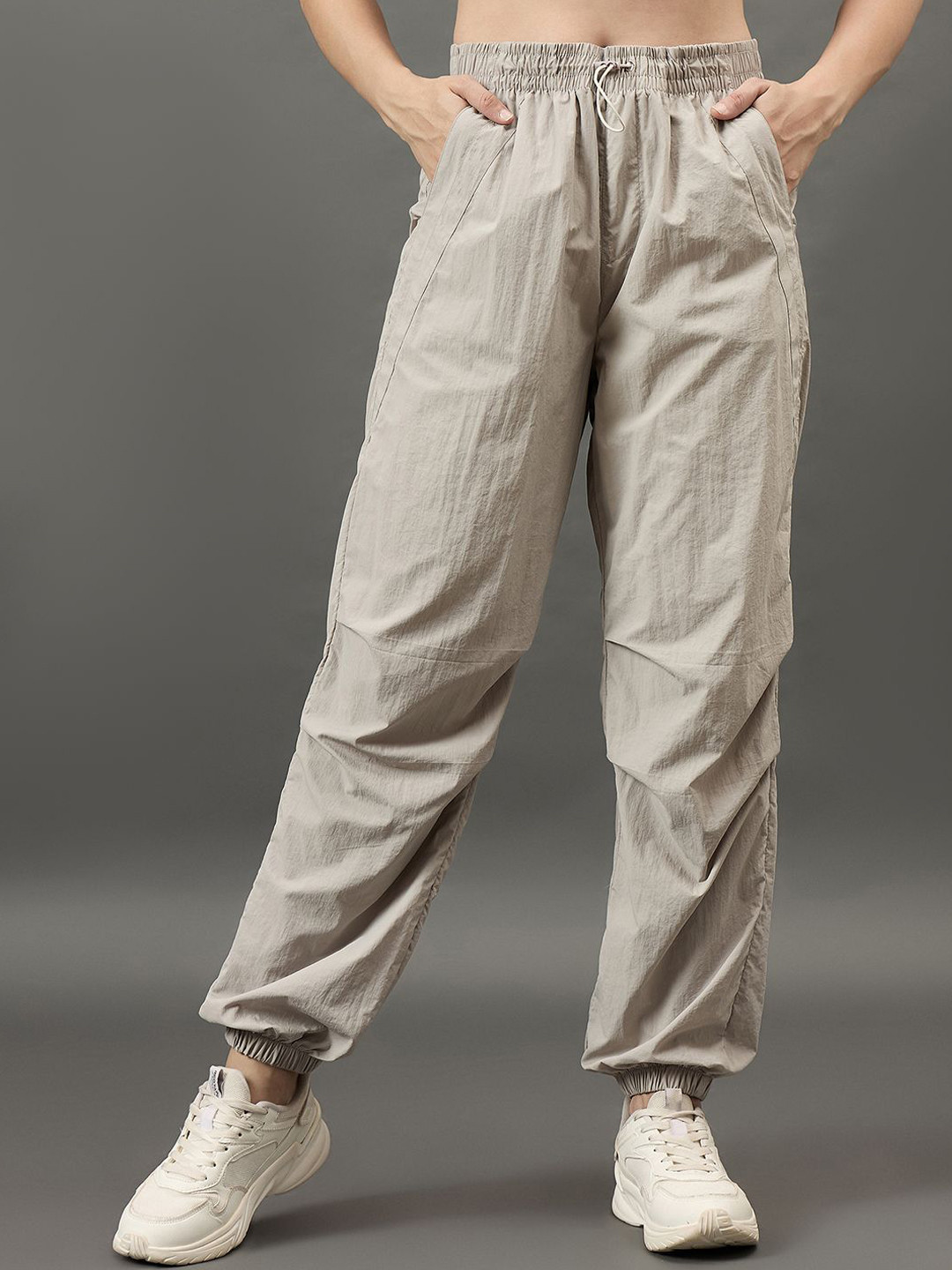The Roadster Women Solid Mid Rise Casual Joggers