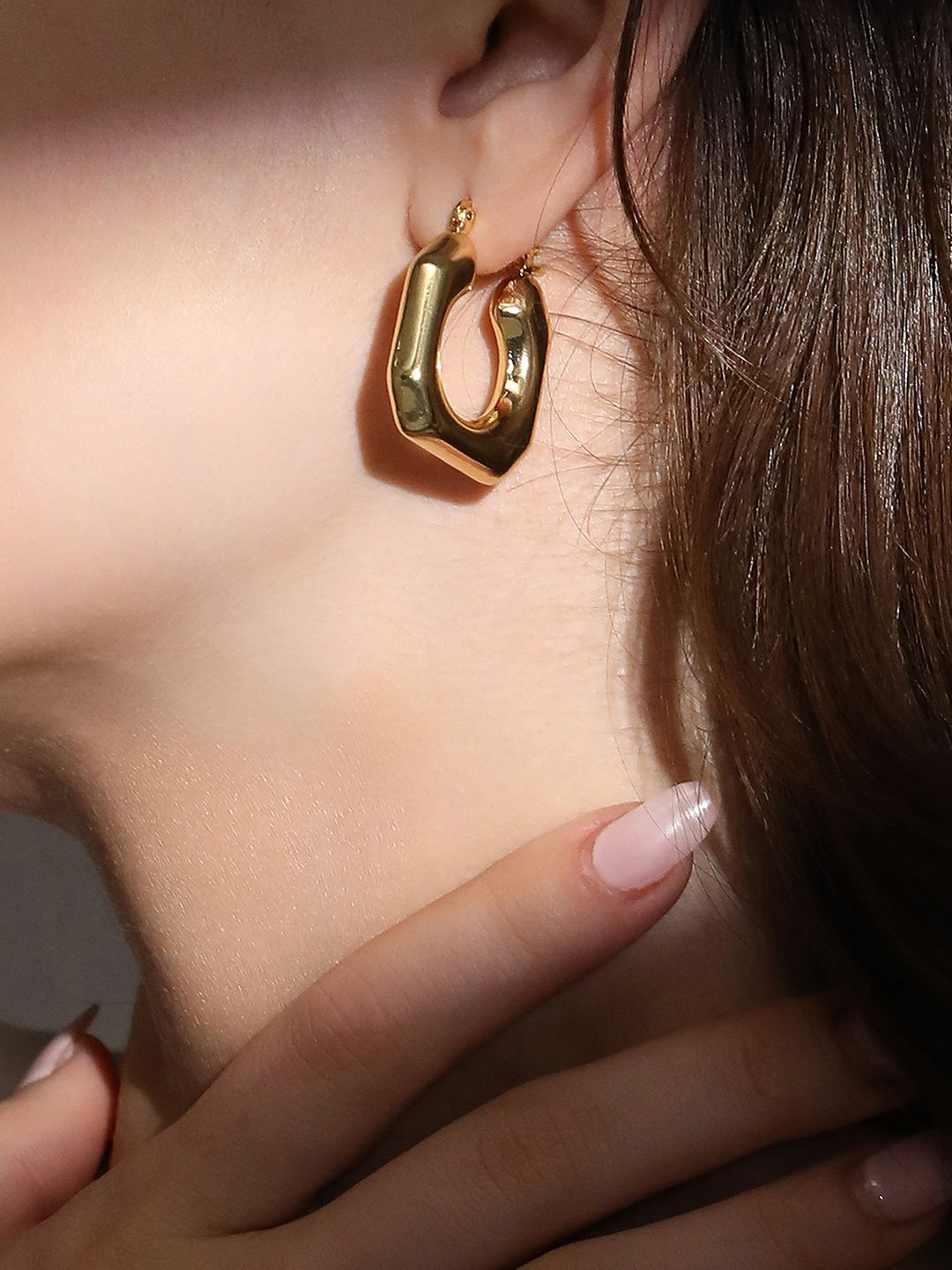 SOHI Simplicity Set Of 2 Gold Plated Contemporary Studs Earrings